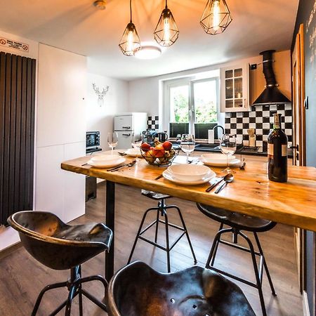 Apartament Wita Stwosza Jelenia Góra Eksteriør billede