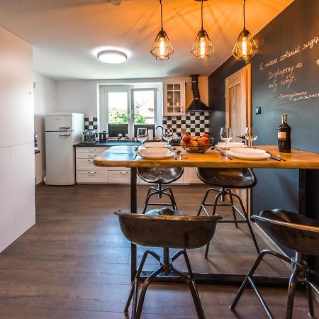 Apartament Wita Stwosza Jelenia Góra Eksteriør billede